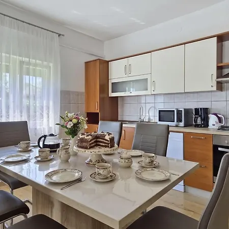 Laura By Interhome * Pridraga
