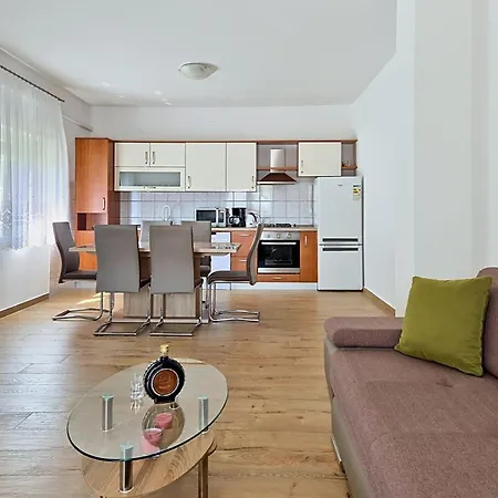 Laura By Interhome Vikendica *