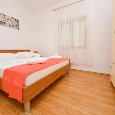 Laura By Interhome * Pridraga