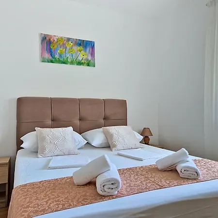 Laura By Interhome * Pridraga